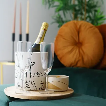 Hotiday Old Town Апартаменти Рапалло